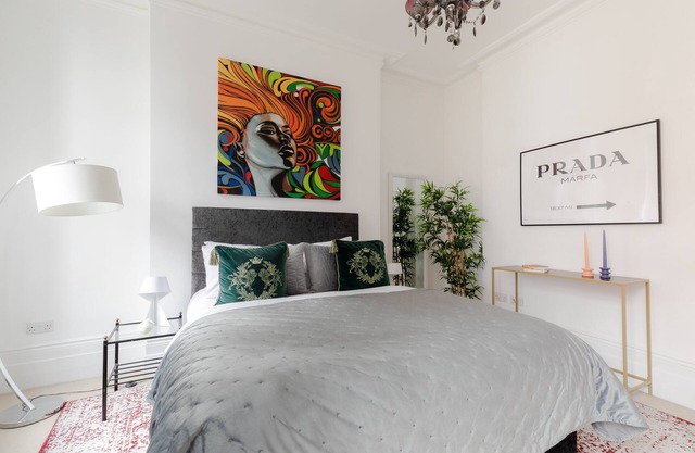 Refurbished! OXFORD STREET PHENOMENAL XXL DESIGN HOUSE IDEAL FOR GROUPS