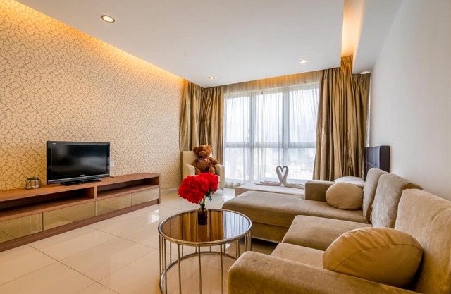 Regalia Residence @ KLCC View Sky Pool by MC