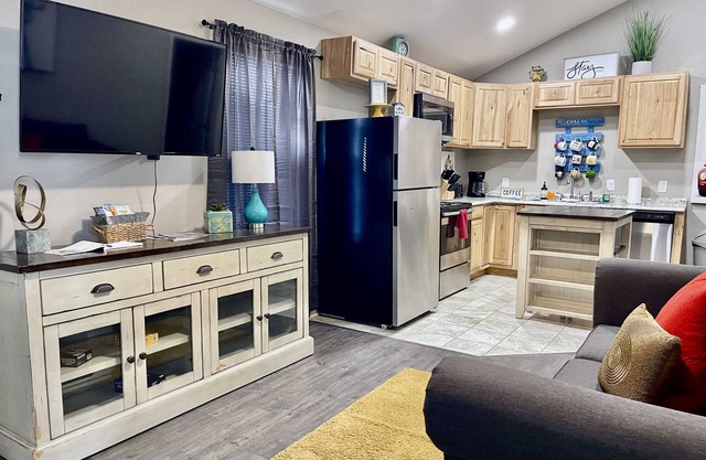 Rejuvenation Station - 2BR 1BA - Close to Tech