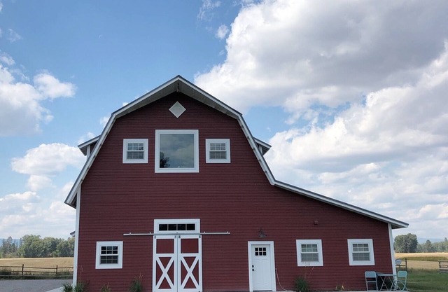 Relax At The Farm! Newly Built Studio Apartment In The Barn At Selah Farm