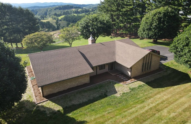 Relax & enjoy the view! Mountain Lovers dream! Gated entry, convenient location!
