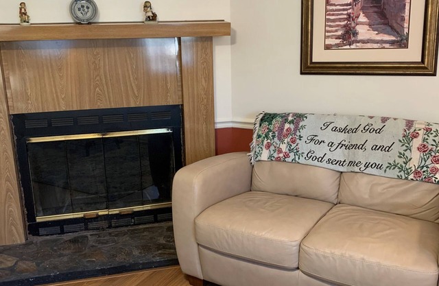Relax in a country setting near the battlefield of Natural Bridge