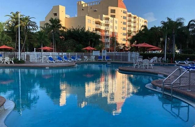 Relax in the Sun! Plenty of Pools, Near Ft Lauderdale!