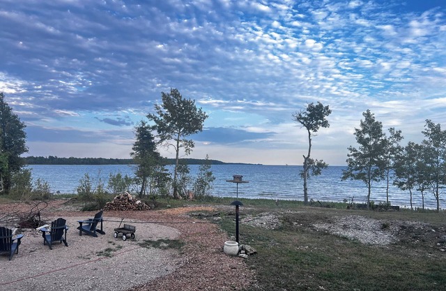 Relax lakeside, watch the ferry boats go by as you listen to the waves roll in.