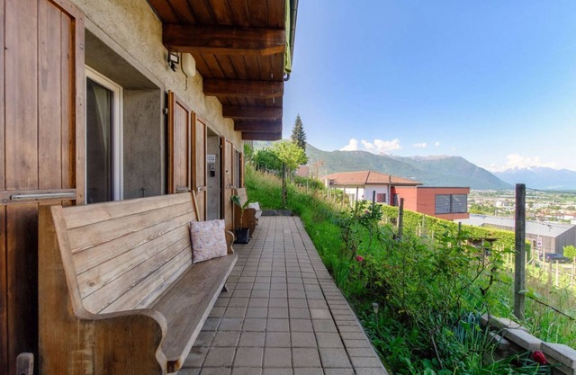 Relaxation in the Bellinzona vineyards (Casa tra le Vigne)