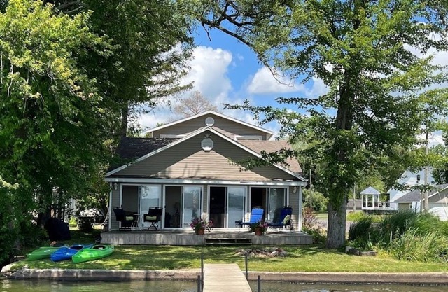 Relaxed Lakefront Living