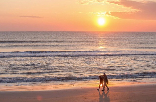 Relaxing Beach Condo with breathtaking sunrise views
