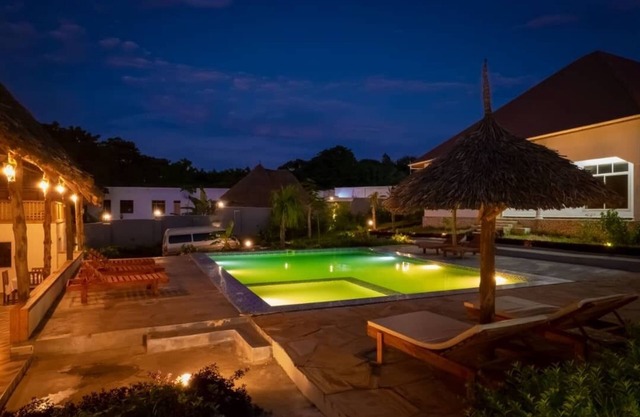 "Relaxing cozy bungalows Escape with Garden Views & Free WI-FI with speed