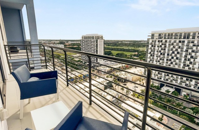 Relaxing Doral Oasis: 2BR Bliss