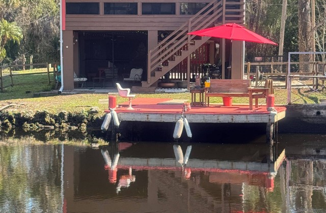 Relaxing Escape-Charming 2-bedroom house in Homosassa on the water with WiFi