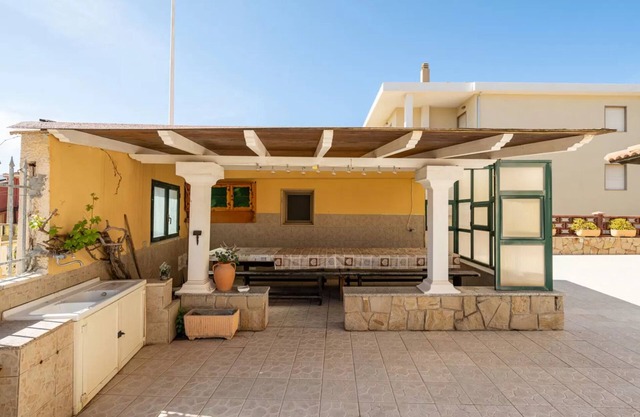 Relaxing holiday home 50m from Lu Bagnu beach