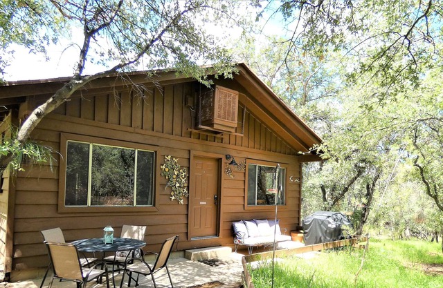 Relaxing house on 8 acres with trails, bird garden & tours Ramsey Canyon Retreat