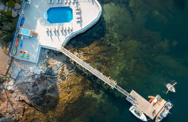 Relaxing Lodge Rm | Ocean Peek | No Hidden Fees