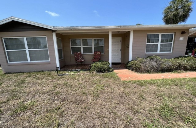 Relaxing Ormond Beach House and Indoor Fireplace 5 minutes to the beach!