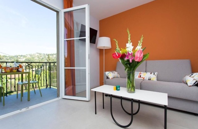 Relaxing Space Ideal For Family Stay w/Kitchen & Living Area | Access to Pool