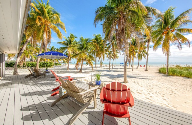 Relaxing waterfront retreat with boat dock & amazing ocean views