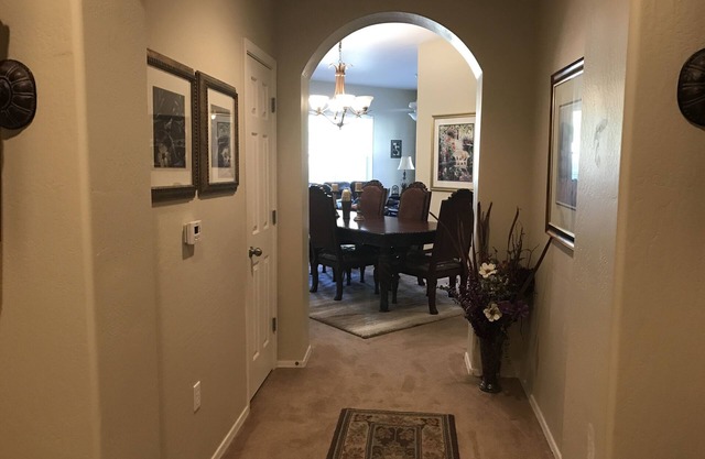 REM0DELED W/NEW PAINT & CARPETING! 1ST FLOOR CORNER UNIT W/1651 SQ. FT!