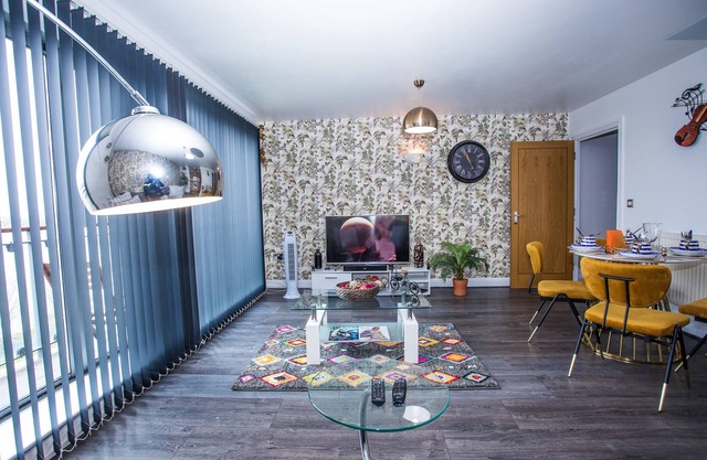 Remarkable 2-bed Apartment With Sea View