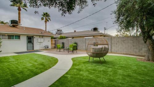 Remodeled 2 Bdrm w Yard in Old Town Scottsdale