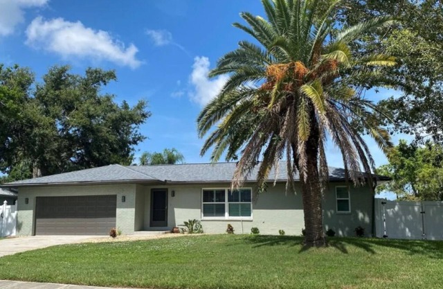 Remodeled 3/2 Pool Home in NW Bradenton - Just 5 miles to Anna Maria Island!