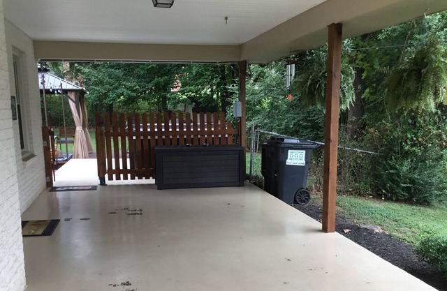 Remodeled 60s ranch 5 min from Liberty University.
