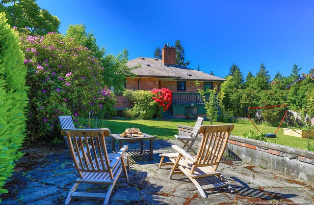 Remodeled mid-century view home close to Seattle