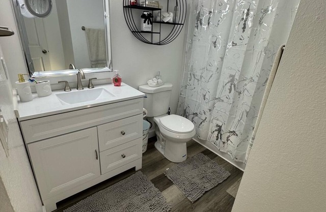 Remodeled n2bed 1 bath Apartment unit