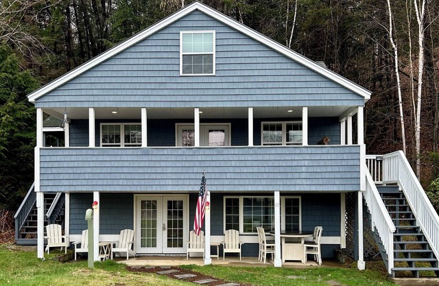 Remodeled Newfound Lake - home w/water views sleeps 10- close to ski mountains!