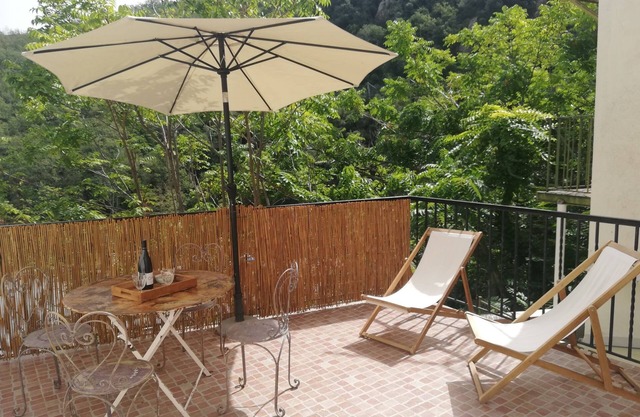 Renovated old house 50 m from the thermal baths at the start of hiking trails