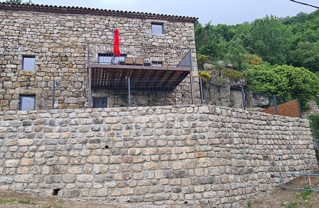 Renovated country house right next to hiking trails.