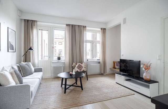 Renovated 1BR Penthouse & Private Rooftop Terrace