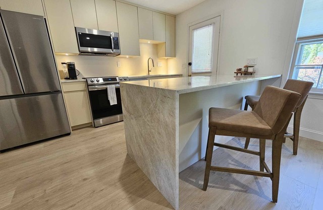 Renovated 2 bedroom, 1 bathroom near USC