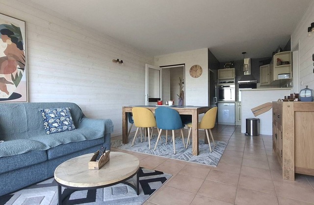 Renovated 2-Star Apartment for 4, Balcony, Parking, Ski Storage, No Pets, No Smoking