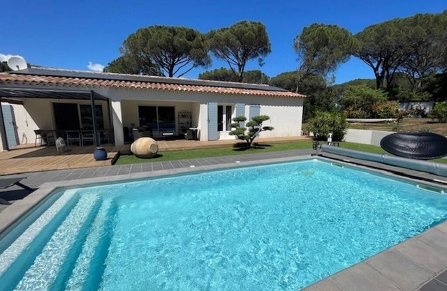 Renovated air-conditioned villa with heated swimming pool
