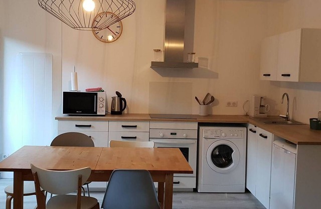 Renovated apartment for 4 with parking in Cauterets