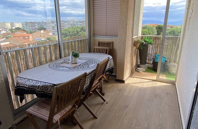 Renovated apartment near beach, WiFi, parking