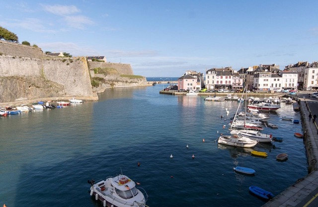 Renovated apartment with sea view in Le Palais