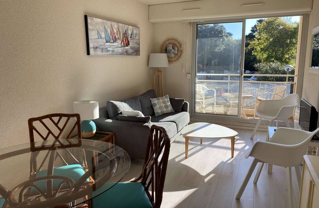 renovated apartment with terrace center Moulleau