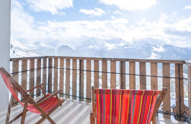 Renovated Apartment with Balcony | WIFI | Ski Locker