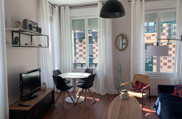 Renovated bright F2 in hyper center town, 150m from the sea villers sur mer
