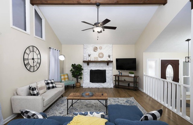 Renovated Farmhouse Near Six Flags