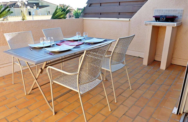 Renovated flat with air conditioning