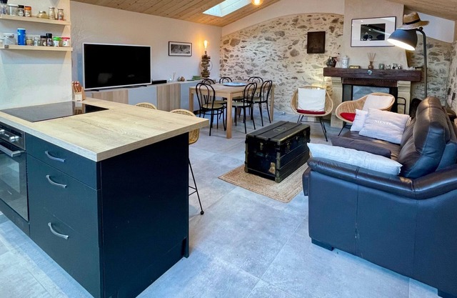 Renovated house, artist loft, Brem Sur Mer, 3 pers, WIFI