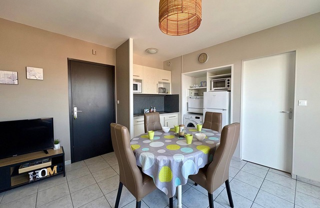 Renovated Apartment in Saint-Hilaire-de-Riez with Private Parking - Near Demoiselles