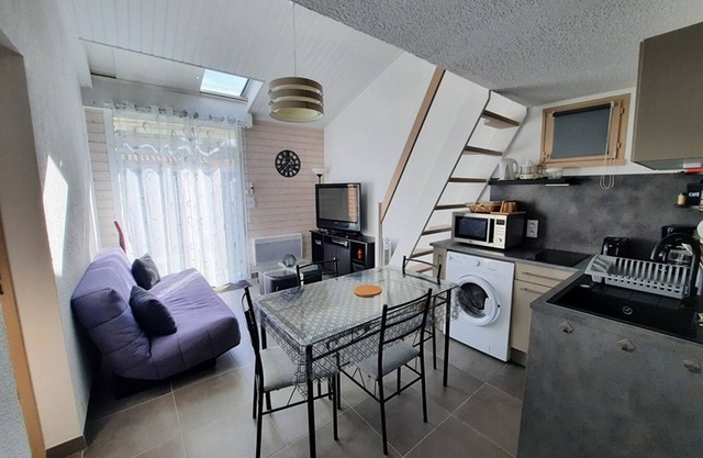Renovated House 400m from Beach - Terrace, Parking, Pet-Friendly