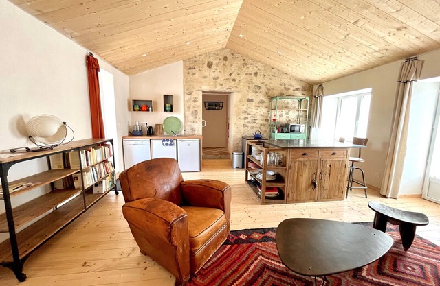 Renovated house in Brem center, 4 sleeps, garden, WIFI