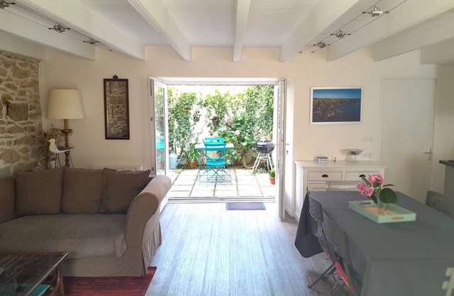 Renovated house in town center, 3 bedrooms, near shops