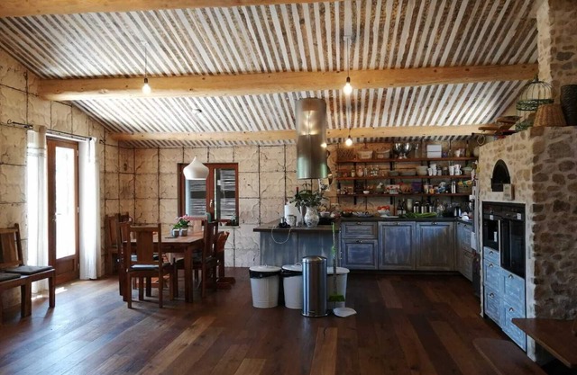 Renovated old farmhouse close to St Donat golf course and other amenities