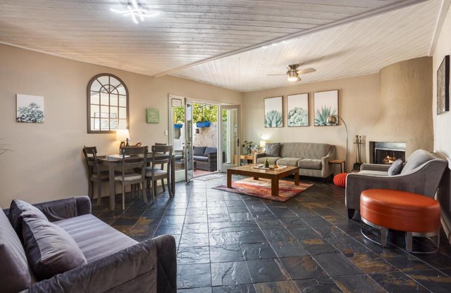 Renovated private in the heart of Old Town Scottsdale, pool & hot tub, outdoor bar & kitchen, walk to shops & bars