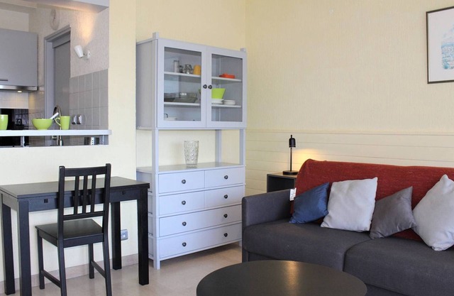 Renovated studio by the sea in Villeneuve-Loubet